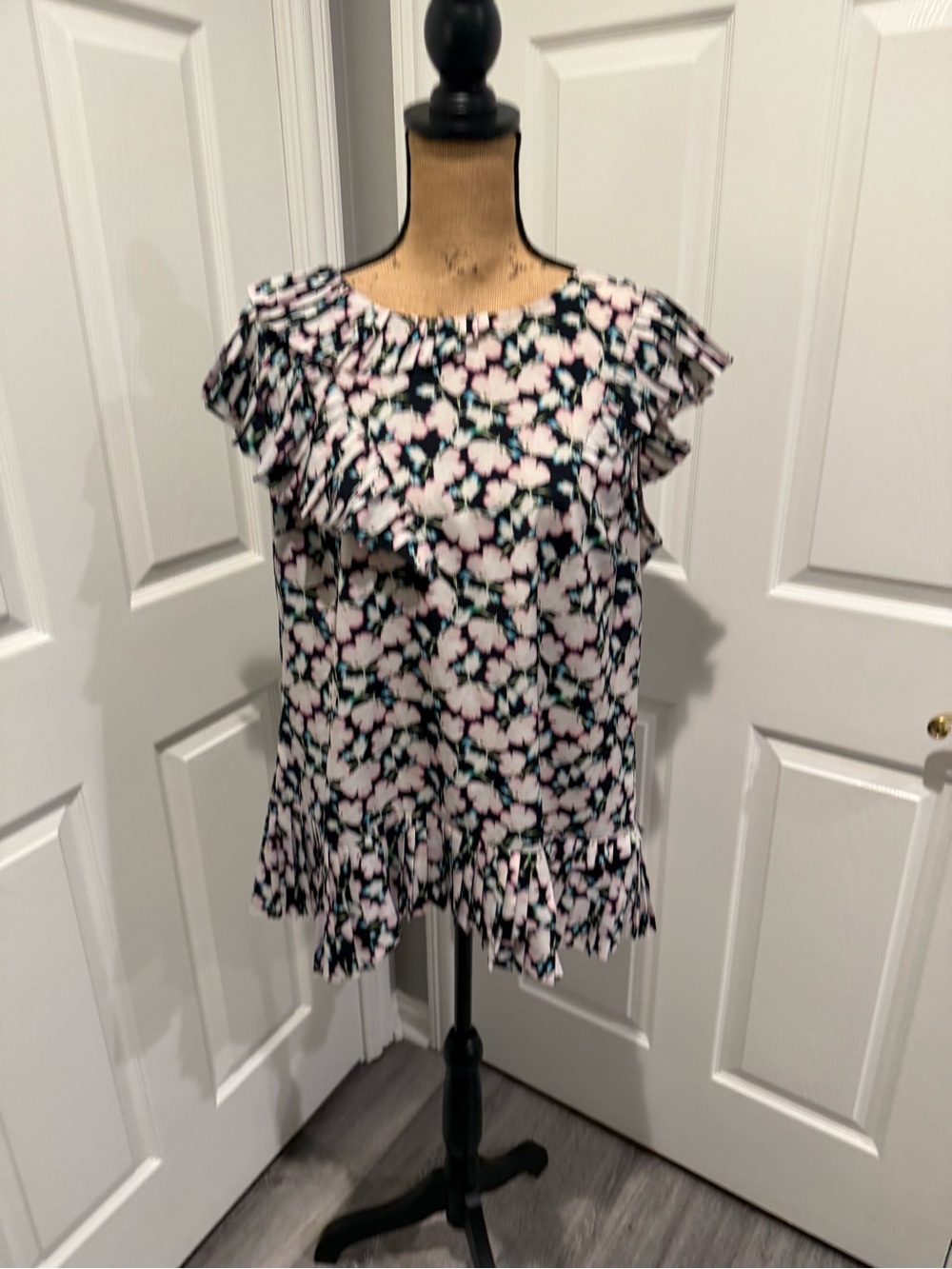 Banana Republic Women's Pink and Navy Blue Floral Diagonal Ruffle Sleeve Blouse